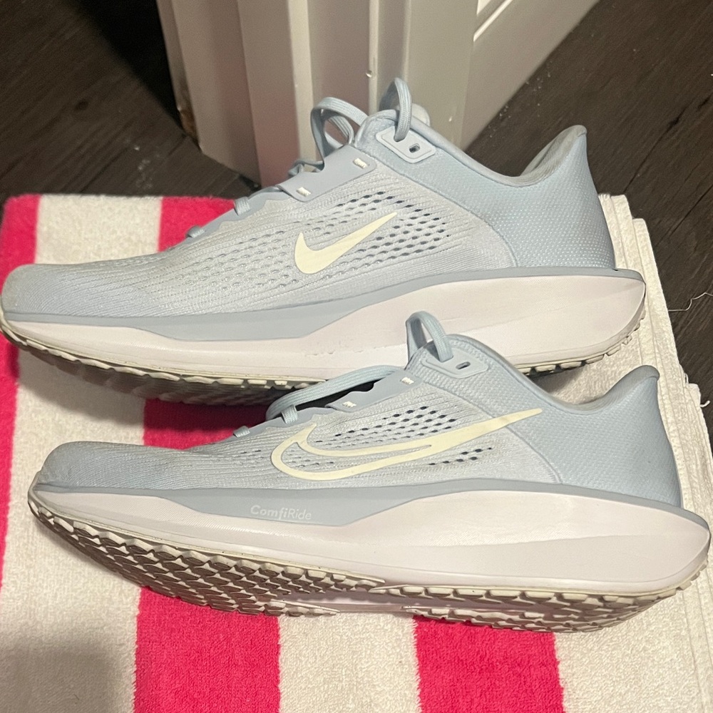 Nike Women's Soft Light Blue Athletic Shoes - Size 10